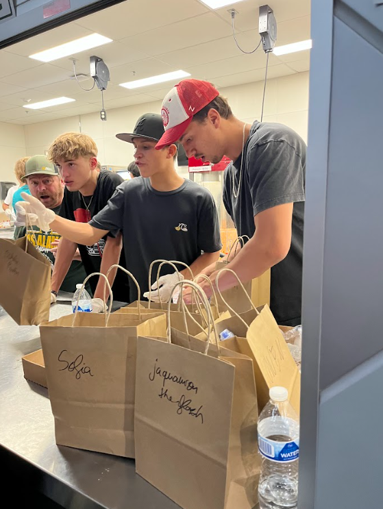 Order preparation with named bags for delivery